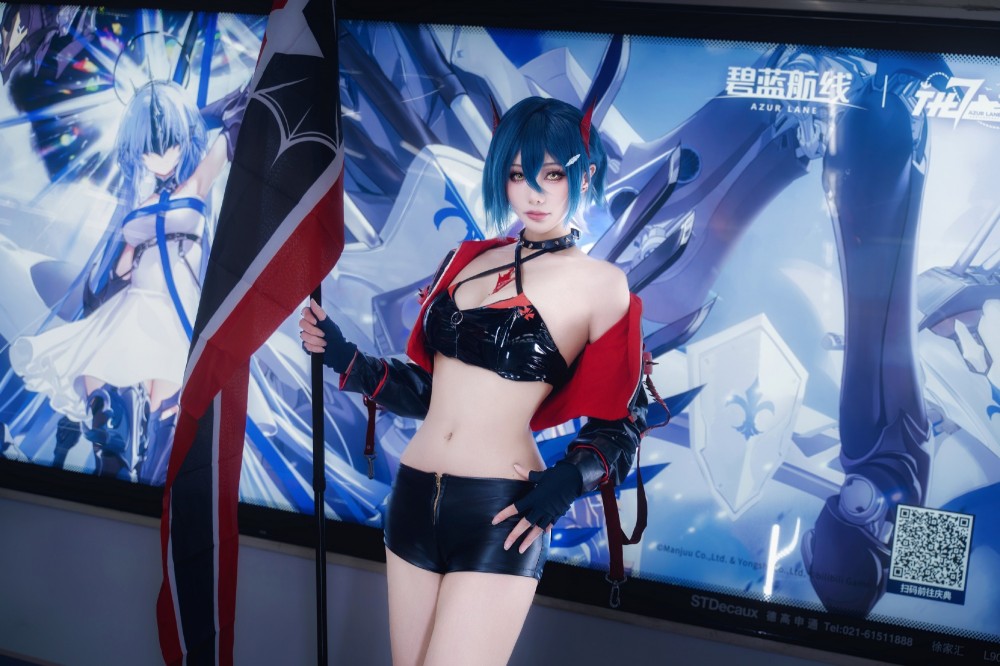 COSPLAY  cos了大家许愿的胡腾赛车，谁说地铁不算车？碧蓝航线@如月灰