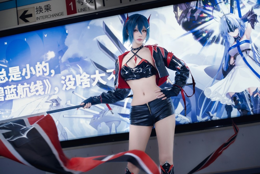 COSPLAY  cos了大家许愿的胡腾赛车，谁说地铁不算车？碧蓝航线@如月灰-阿呆日记