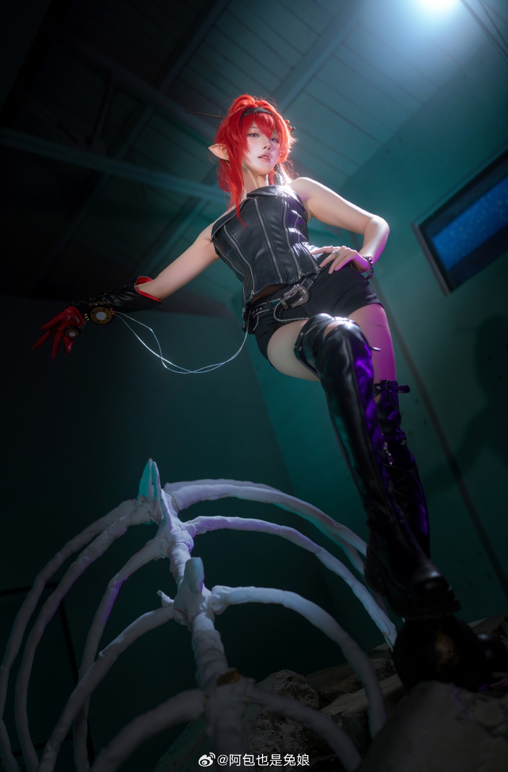 COSPLAY 有着成熟和魅惑感的少女！ 鸣潮 吟霖@阿包也是兔娘