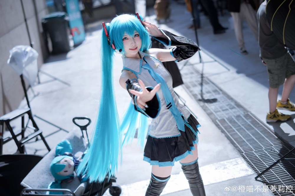 COSPLAY 这么会甩头发不要命了 初音未来@橙喵不是萝莉控